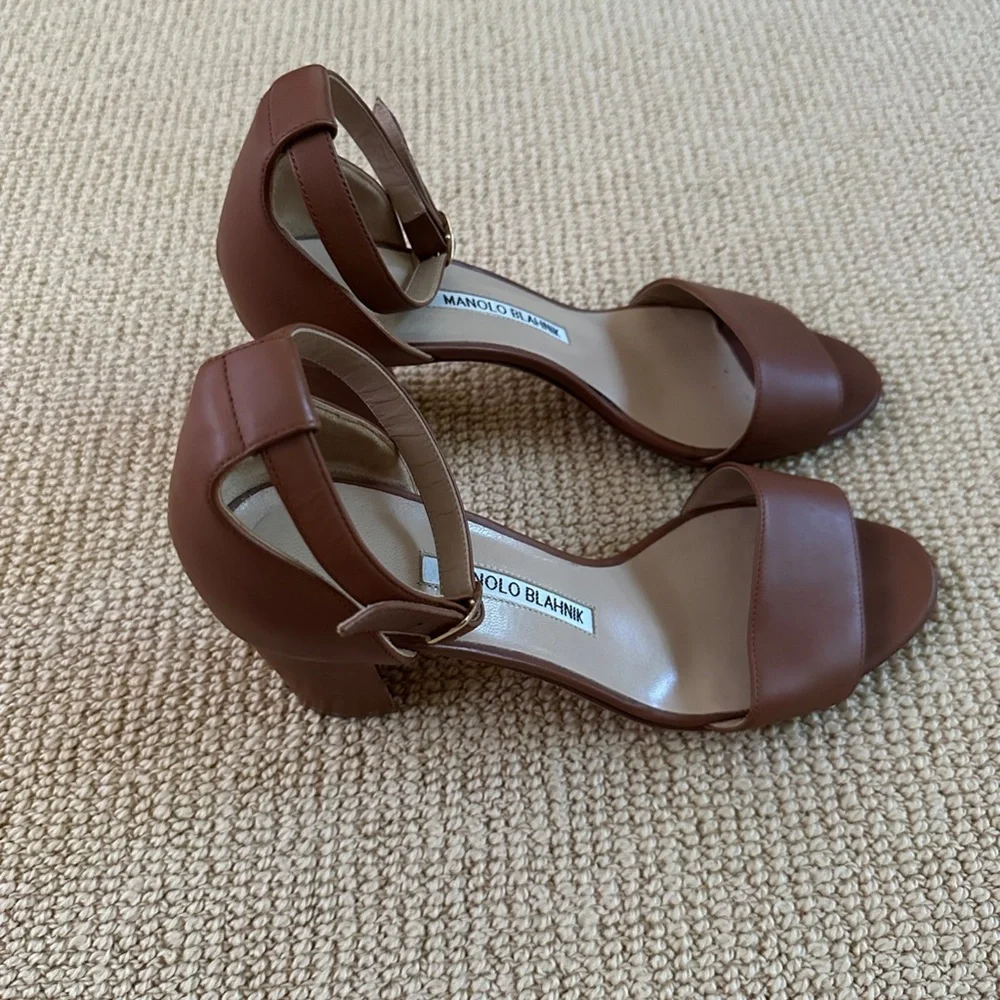 Manolo Blahnik Leather Pumps, Size 37 - Picture 2 of 7